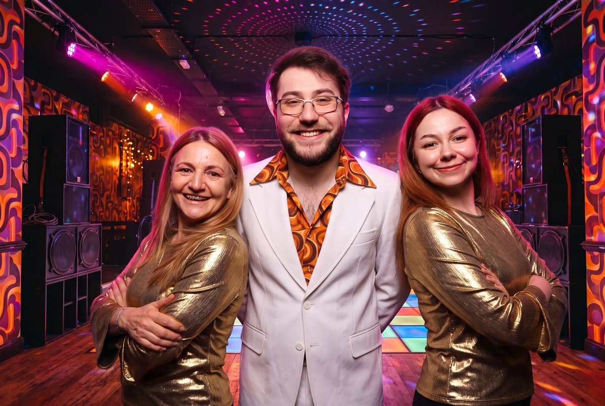 Exemplu AI, tema Disco 70s